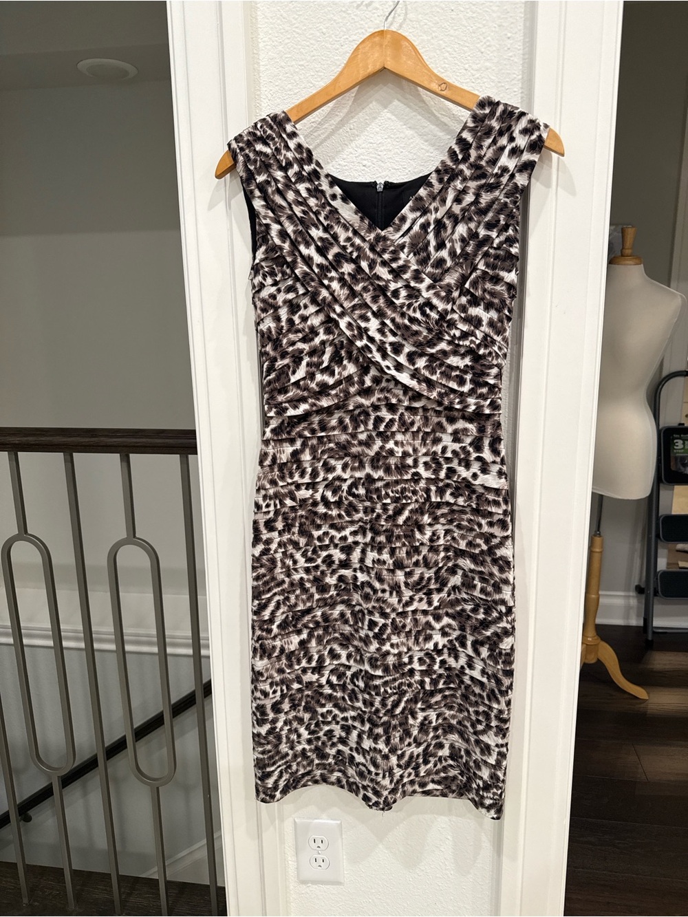 Adrianna Papell Ruched Animal Print Sheath Cocktail Dress Size 6